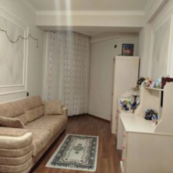 Uzunmüddətli kirayə mənzillər: 2 otaqlı tam əşyalı Kirayə ev verilir.Ev Qara Qarayev tərəfdədir.2 ci — 12