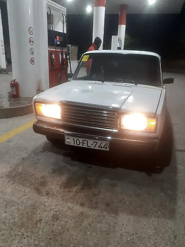 prado satisi: VAZ 2107, ağ rəng, sedan kuzov Xüsusiyyətlər: - Klassik Lada 2107 — 3