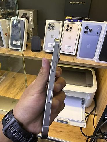 aiphone 14: IPhone 16 Pro, 256 ГБ, белый/светло‑серый цвет. На стикере указана — 4