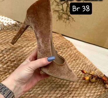 Salonke: Salonke, Bona, 37 — 8