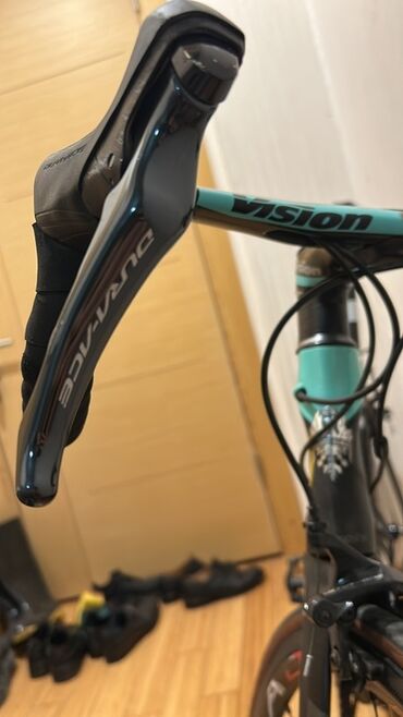 İdman velosipedləri: Bianchi yol velosipedi – karbon aero şassi ilə Xüsusiyyətlər: - — 6