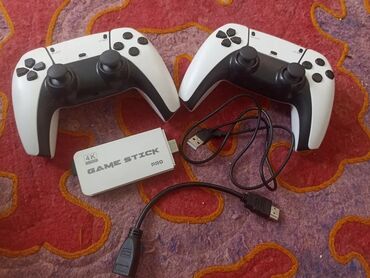 клавиатура и мышка: Игровой набор: приставка Game Stick Pro 4K + два беспроводных геймпада