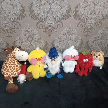 Игрушки: Набор мягких игрушек включает в себя семь различных фигурок, каждая со — 1