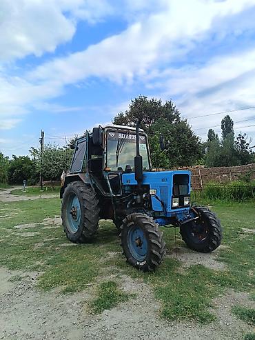 traktor qosqusu: Belarus MTZ 82.1 traktor. Kənd təsərrüfatı işləri üçün uyğun, kabinli — 6