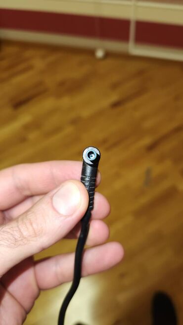 Noutbuklar üçün adapterlər: HP adapteri 45W. Orijinal üstden çıxma. Kompyutere taxılan yerinde — 4