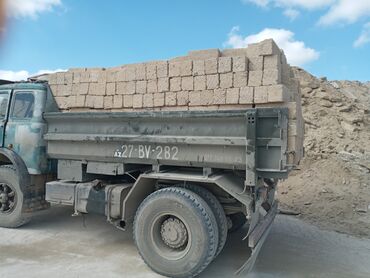 300 marka beton: Кирпичи