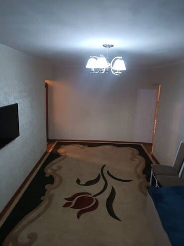квартира берилет узак моонотко жаш балалууларга жертвмдан: 3 комнаты, 60 м², 104 серия, 3 этаж, Косметический ремонт