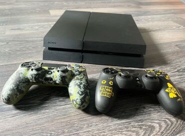 PS4 (Sony PlayStation 4): Ps4 FAT 500Gb cuh-1206a В хорошем состоянии! Иногда после запуска