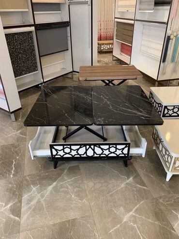 Stolovi: Dostupne su 4 boje, Dimenzije stola su 60x90, a kada se rasklopi — 1