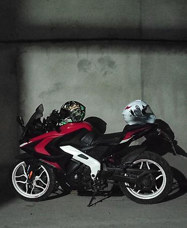 Məhsul: RS 200 sport motosiklet Xüsusiyyətlər: - Korpusu: aqressiv