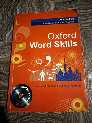 Kitablar, jurnallar, CD, DVD: Oxford Word Skills Intermediate.
İçi təmizdir