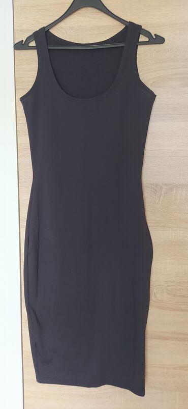 crna lanena haljina: Uska haljina od likre