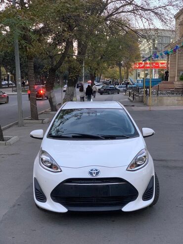 Toyota: Toyota Aqua hibrid hetçbek - Rəng: ağ - Güzgülərdə dönmə siqnalları — 11