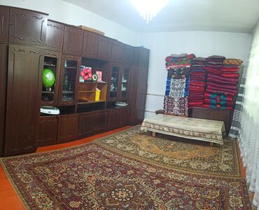 участок города бишкек: 80 м², 4 комнаты, Старый ремонт С мебелью