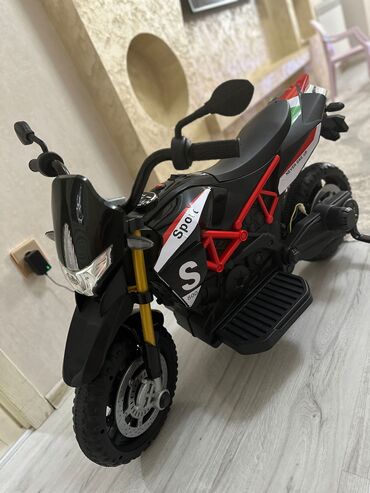 Beşiklər: Sabiwbaki….Motosikl teze alinib,istifade edilmeyib 200man satilir