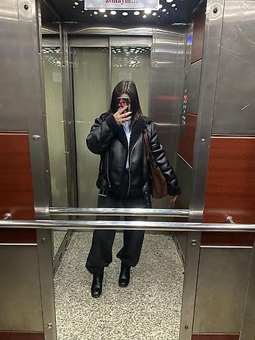 Qadınlar üçün qara dəri görünümlü qış gödəkçəsi - Model