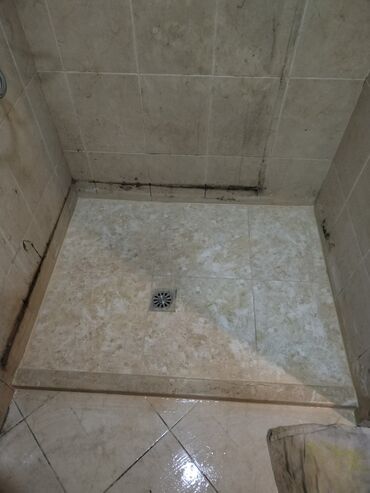 setka qapi qiymeti: Duş zonası üçün mozaik/plitka ilə hazırlanmış duş paletinin qurulması