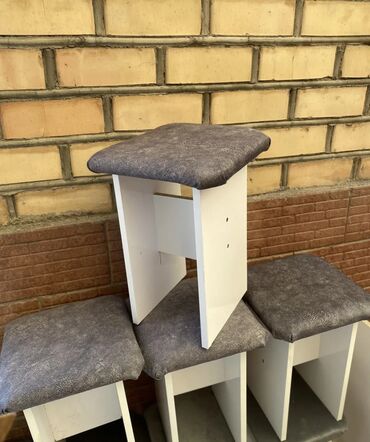 столы и стулья для кафе недорого: Табуретка, Новый, ЛДСП, Не раскладной