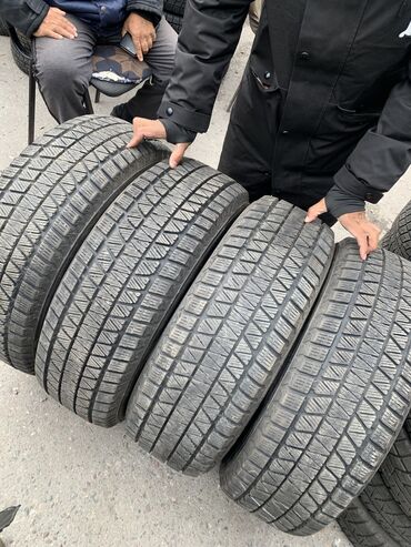 Шины: Шины 235 / 65 / R 17, Зима, Б/у, Комплект, Легковые, Япония, Bridgestone