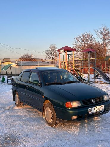 машина дишовый: Volkswagen Polo: 1996 г., Механика, Бензин, Седан