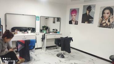 сдаю дом на длительный срок: Сдаю помещение под парикмахерскую . 20 квадрат. метр. Имеется новый