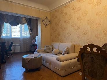 ev satisi: Bakı, Yasamal, 2 otaqlı, Köhnə tikili, m. Elmlər Akademiyası, 65 kv. m — 2