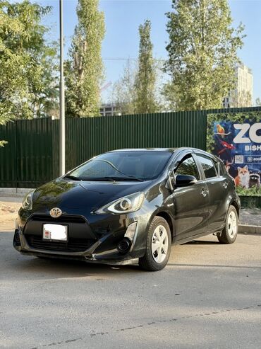 авто аврийном состоянии: Toyota Prius: 2015 г., 1.5 л, Вариатор, Гибрид, Хэтчбэк
