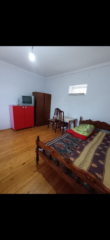 дом без посредников: Yeni Sarayda 1 otaqli ev kiraye verilir.Her bir weraiti var.Aileye