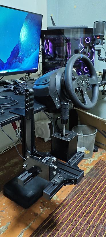 Рули: Комплект для симрейсинга Thrustmaster + аксессуары Состав: - Руль — 3
