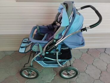 детские зимние прогулочные коляски: Коляска, цвет - Голубой, Б/у