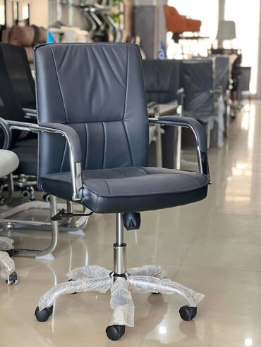 Ofis və oyun kresloları: Yeni, Təkərli, Qolları tənzimlənir, Dəri -da lalafo.az — 19 Ofis və oyun kresloları: Yeni, Təkərli, Qolları tənzimlənir, Dəri — 19
