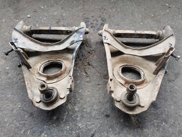 Auto delovi: Viljuška donja za prednji trap Lada 7 Riva br.2 Polovno, očuvano — 1