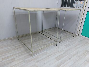 Другое оборудование для бизнеса: Продаю столы 2 шт., размеры: длина - 94 см., ширина - 74 см., высота -