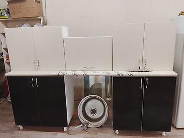 Mətbəx mebeli satılır. Qiymət 220 azn. Ölçü 2m20sm, üzərində moyka