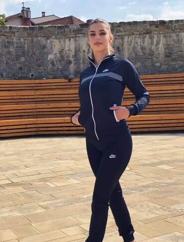 Gornji i donji deo: M - 2XL
3000
Album trenerke 1 — 9