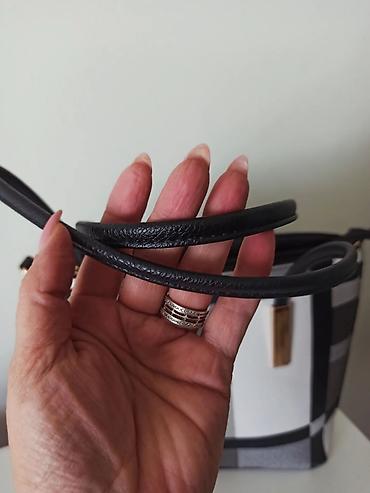 Torbe: Torba je licno moja Lepo ocuvana, nema duzi kais. Nikad nije ni imala — 4