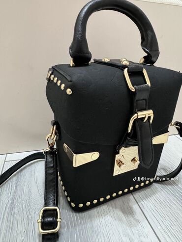 дамская сумка: Эта черная сумка от Louis Vuitton воплощает в себе утонченную