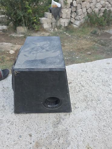 jbl dinamiki: Aktiv bas səsgücləndiricisi (subwoofer) - Korpus: taxta/kompozit, ön — 8