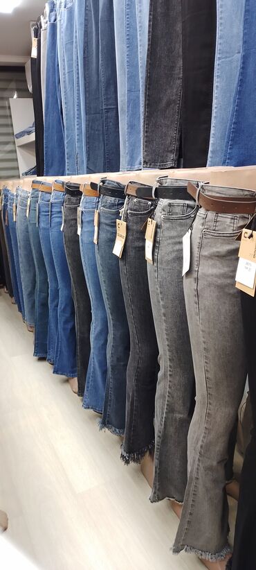 джинсы из: Прямые, Высокая талия, Рваные