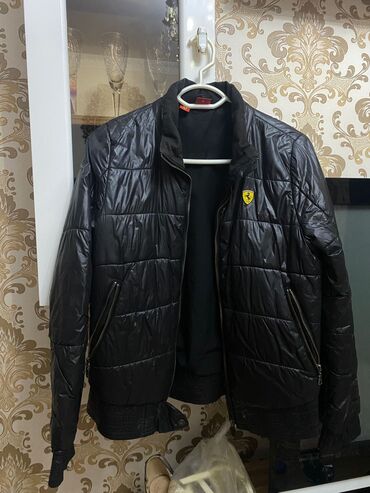zhenskie krossovki puma ferrari: Женская куртка XS (EU 34), S (EU 36), цвет - Черный