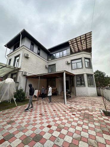 дом с баней и бассейном: 170 м², 5 комнат