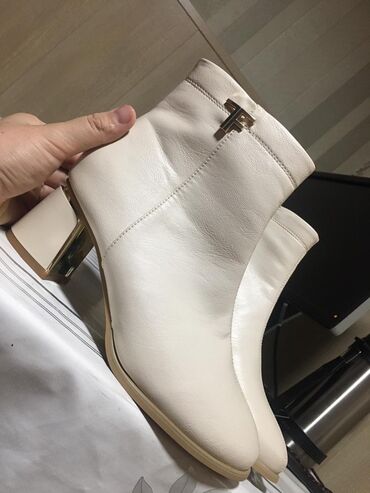 женские зимние ботиночки: Сапоги, 37.5, цвет - Белый