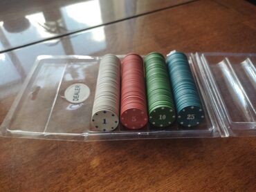 набор для покера: Набор фишек для покера 200 шт, с номиналом 1, 5, 10, 25 ( по пятьдесят