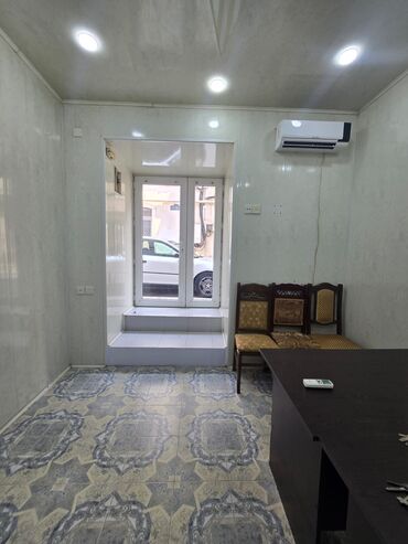 Ofislər: Qış parkının yaxınlığında Geniş ofis icarəyə verilir. Parking — 6