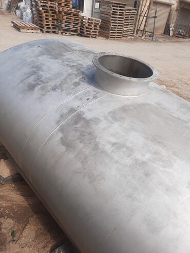 Baklar və çənlər: Bak, Paslanmayan polad, 3500 l l, İşlənmiş, Ünvandan götürmə