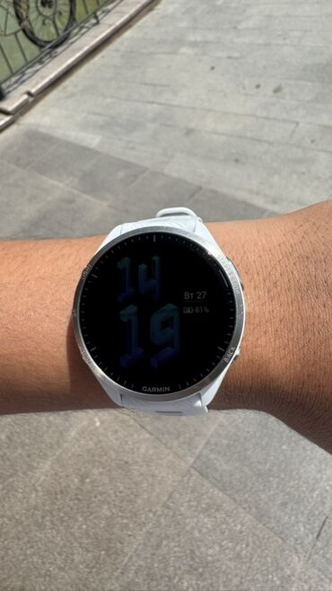 Garmin: Спортивные часы Garmin Forerunner 965 в белом корпусе с круглым