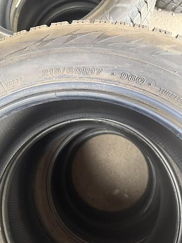 60: Комплект зимних шин Bridgestone Blizzak VRX2 - Размер: 215/60 R17 - — 3