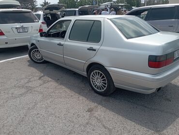 Volkswagen: Volkswagen Vento: 1995 г., 1.8 л, Механика, Газ, Седан