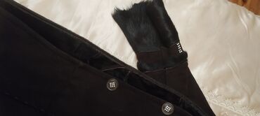 Kürklər: Qadin Kürk. Heç bir problemi yoxdur. 36-38 Razmer geyinenlere çox — 10