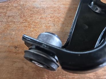 Auto delovi: Rame viljuska Reno Twingo 1 sa kuglom i gumeno‑metalnim čaurama - — 4